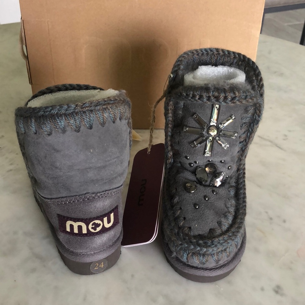 MOU kids boots - brand new size 24
